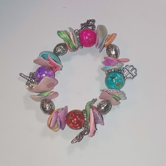 Colorful shell charm bracelet - Picture 1 of 4
